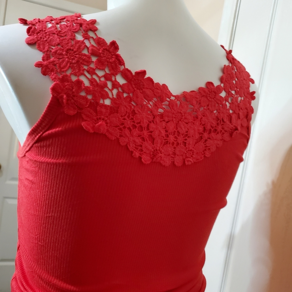Win & Win,Red Top Tank Blouse - Picture 5 of 9